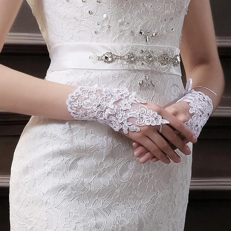 Fingerless Elegant Short Lace Wedding Gloves | Bridelily