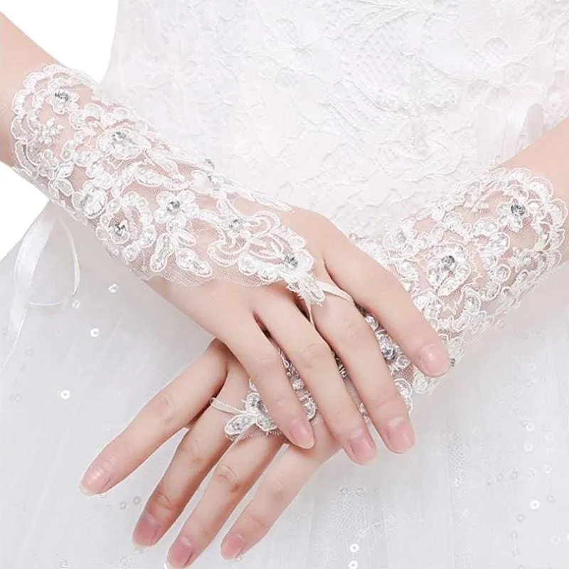 Fingerless Elegant Short Lace Wedding Gloves | Bridelily