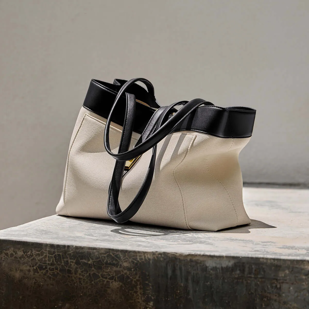 Oregon Metro Leather Buckle Strap Tote Bag