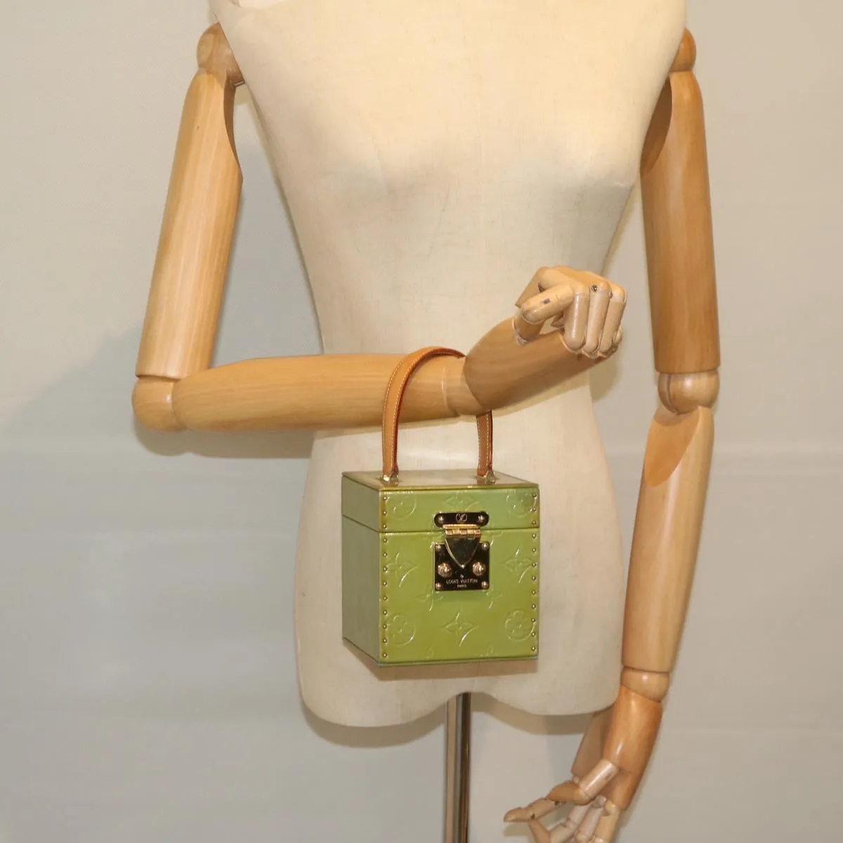 Trendy Inspired Louis Vuitton Bleecker Clutch Bag